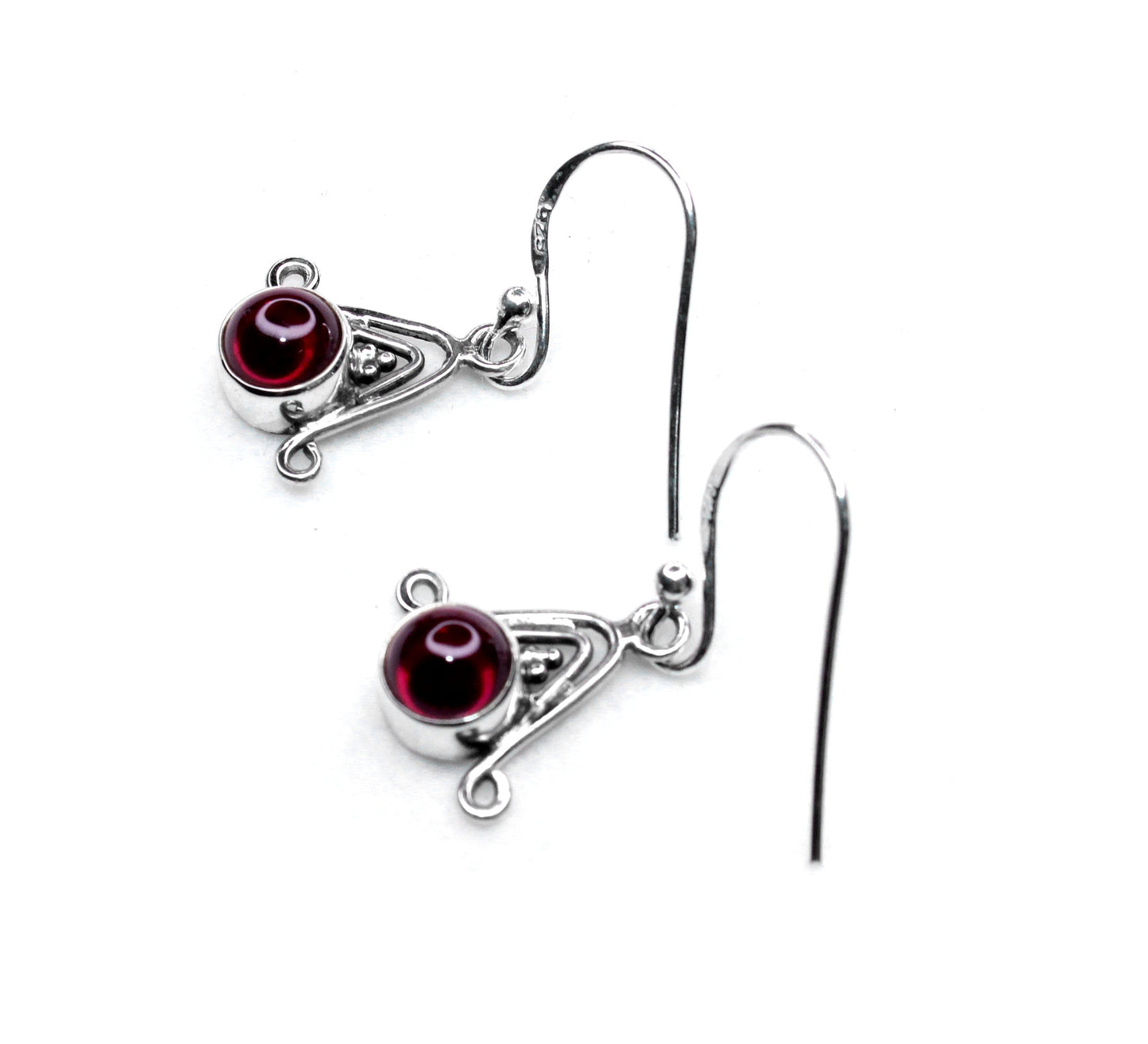 GARNET SILVER EARRING (2.4 GM)